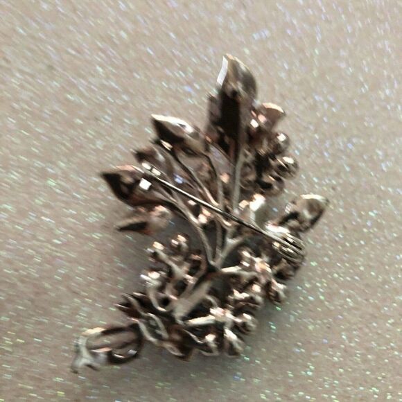 STUNNING VINTAGE SIGNED AVON N R Floral BROOCH‎ - Picture 3 of 3